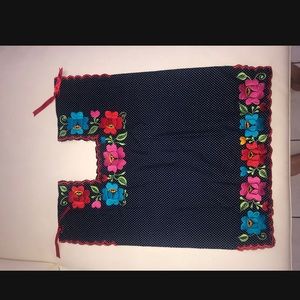 Traditional Mexican Embroidered blouse/ Blusa tradicional Mexicana bordada